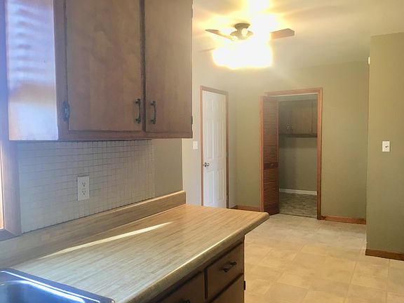 5th image of 549 Evergreen Ln