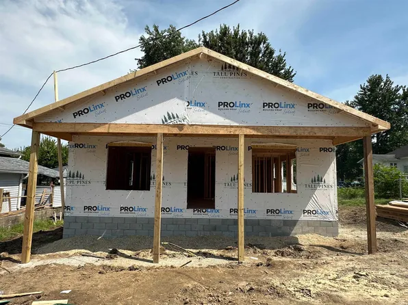 227 N Lincoln Ave, Oakland City, IN 47660