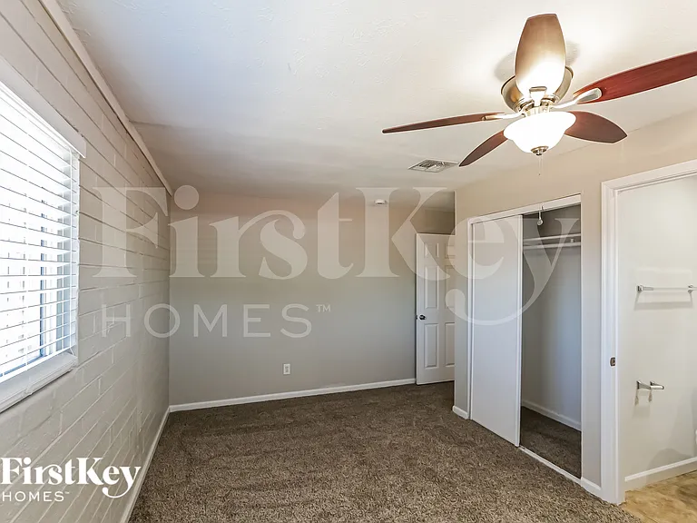 2711 W Elm St — Photo 7