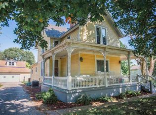 214 N Chestnut St, Mendon, IL 62351