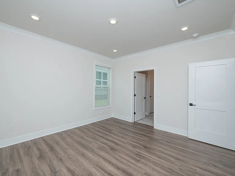 1004 Gresham Pl — Photo 17