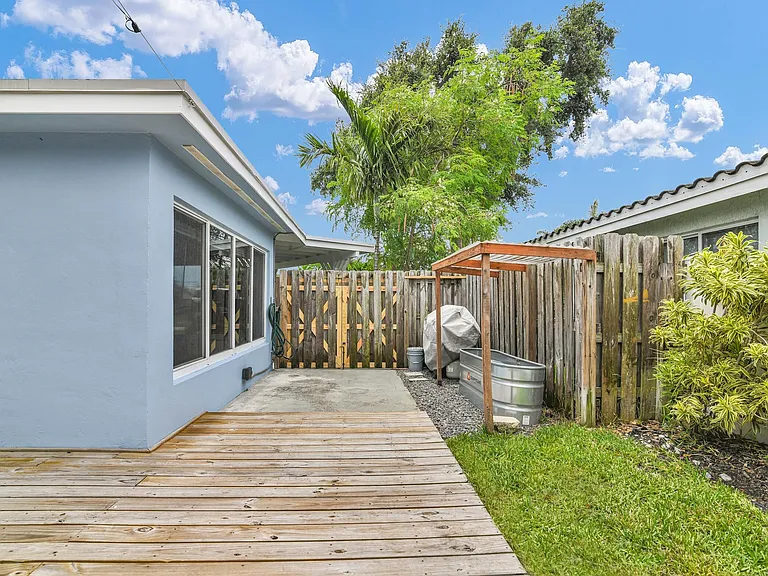 909 SE 16th Pl — Photo 26
