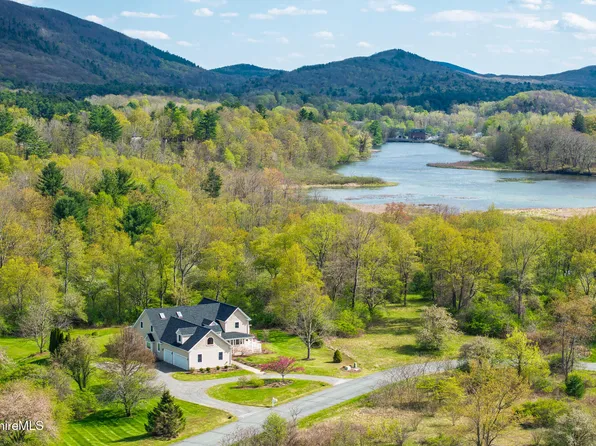 5 Silver Mine Ln, West Stockbridge, MA 01266