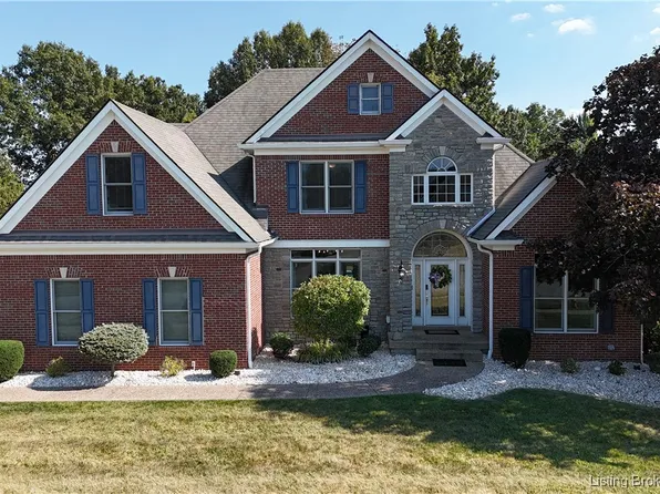 2310 Plum Woods Drive, Sellersburg, IN 47172