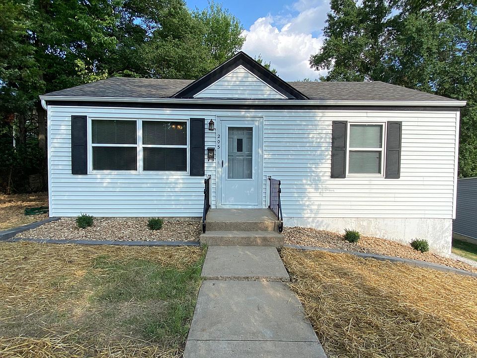 1st image of 205 Hughes St
