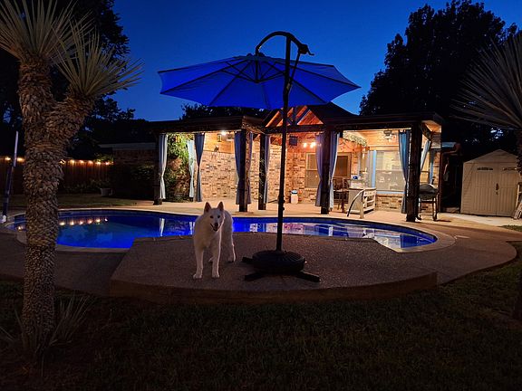2nd image of 693 Bluebonnet Dr