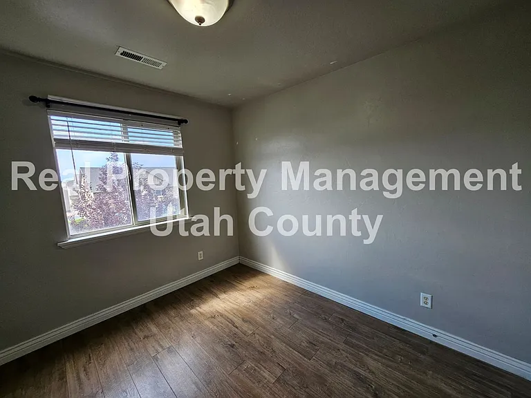 1708 E Ridgefield Rd — Photo 28