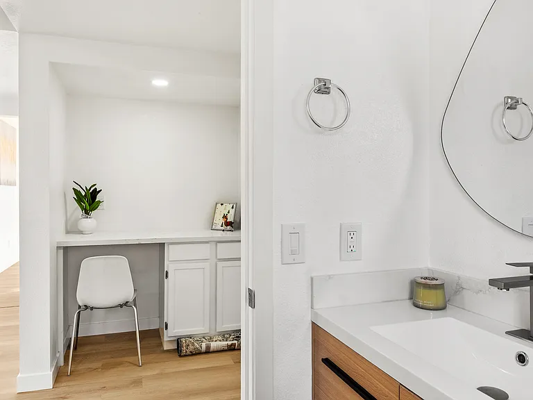 210 Hawkins St — Photo 12