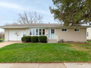936 E Mitchell Ave, Waterloo, IA 50702