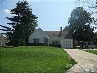 2nd image of 810 S Desloge Dr