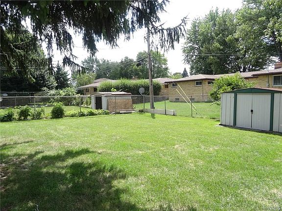 3rd image of 234 Burnside Dr