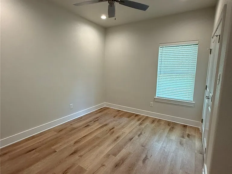 4107 Laura Ln — Photo 10