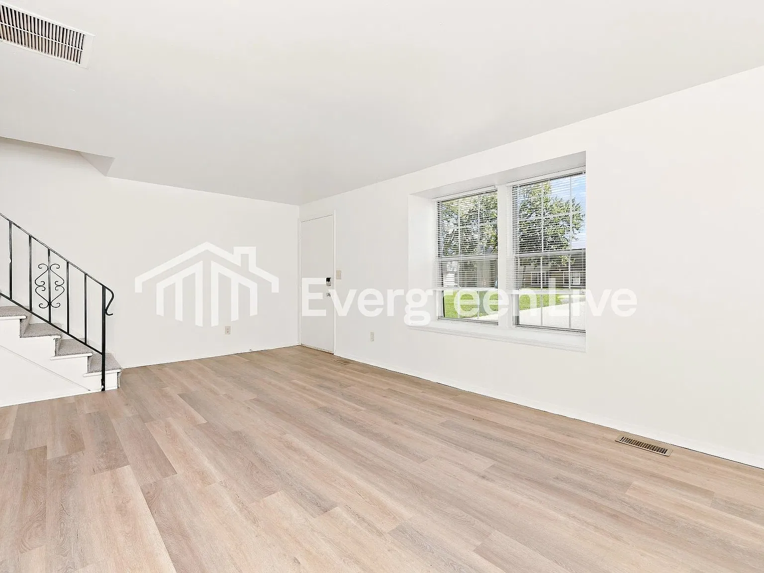 3 bed, 1.5 bath, 1234 sqft, $1,095 — Photo 4