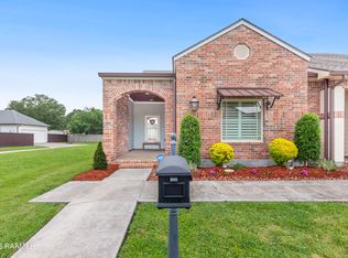 527 Evangeline Trl, Breaux Bridge, LA 70517