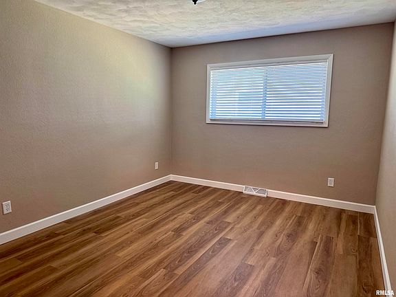 4th image of 1114 Ruth Pl