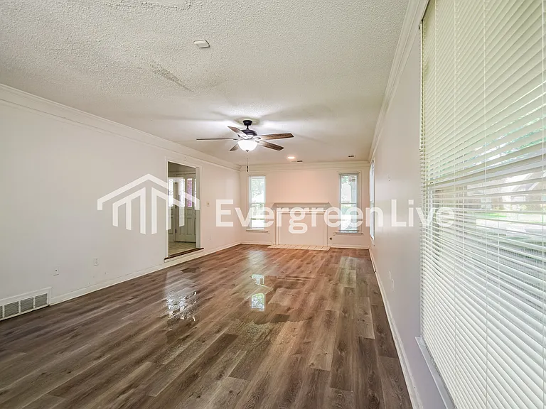 7392 Woodshire Rd — Photo 4