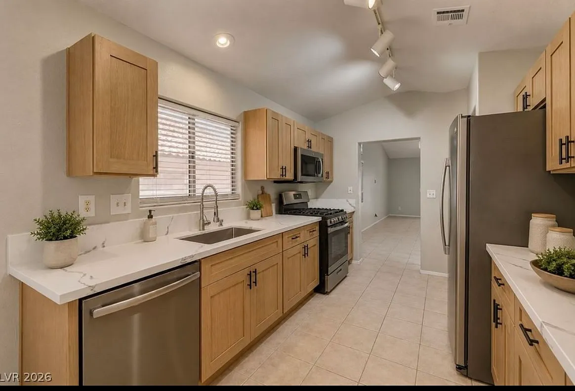 2 bed, 1396 sqft, $1,900 — Photo 3