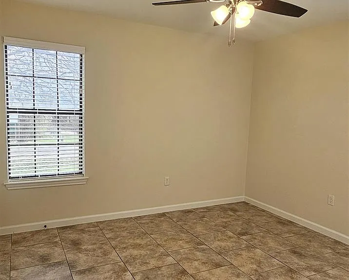 1731 Greenwood Ln — Photo 8