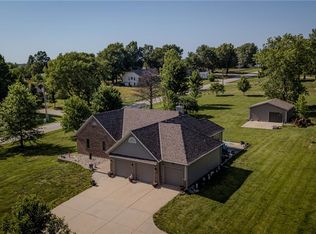 21470 W 197th St, Spring Hill, KS 66083
