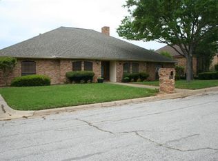 6701 Parkside Ct, Arlington, TX 76016