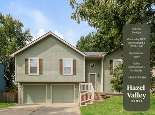 225 Carriage Crossing Rd, Lansing, KS 66043