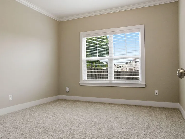 2638 Laurens St — Photo 21