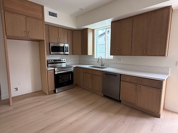 3rd image of 10153 Swinton Ave