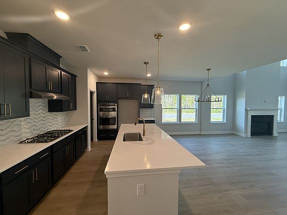2nd image of 3000 Palma Way
