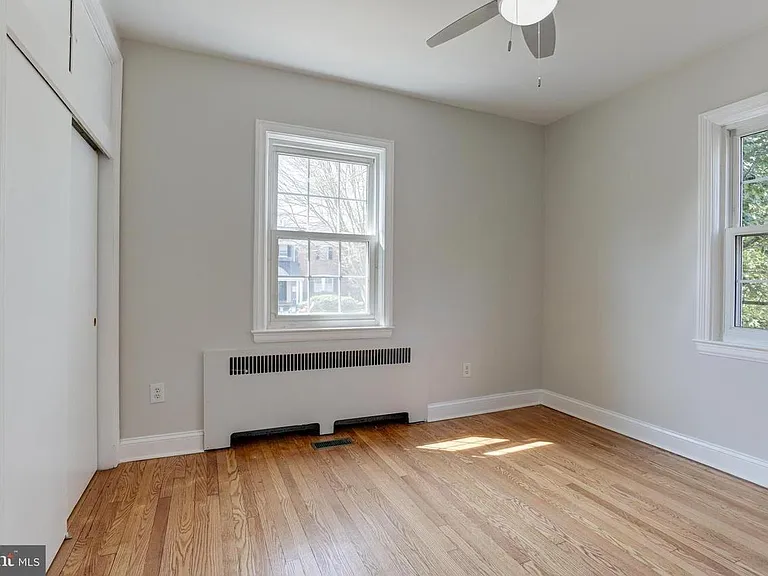 702 Kingston Rd — Photo 36