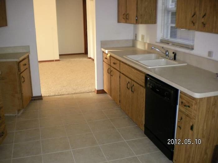 2nd image of 1152 Desmond Ave