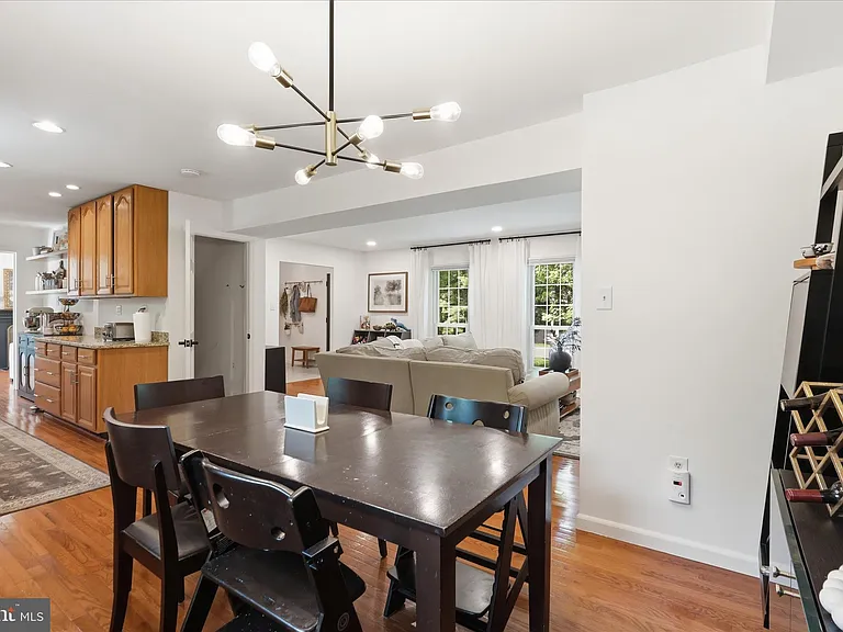 2412 Rosedown Dr — Photo 10