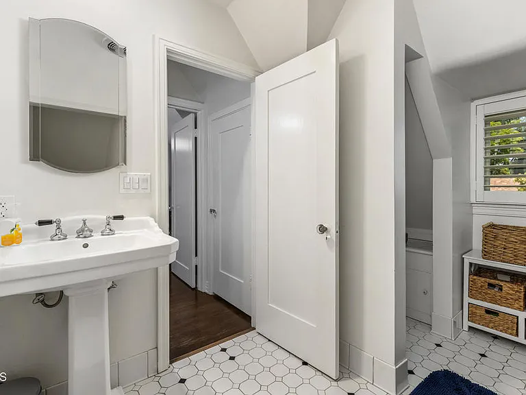 840 Victoria Dr — Photo 26