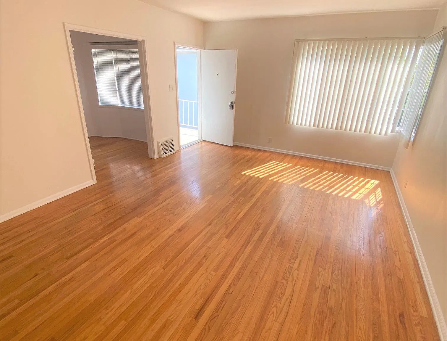 1 bed, 1000 sqft, $2,100 — Photo 2