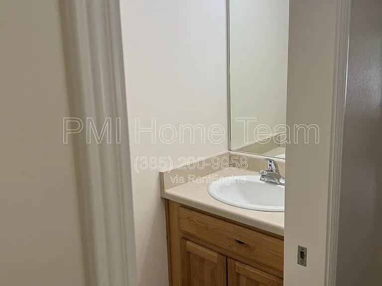 652 W 800 N #8 — Photo 15