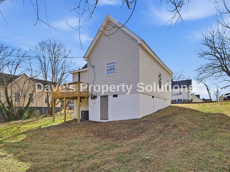 408 Seaman St — Photo 24