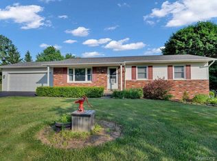 2572 Elmers Dr, Lapeer, MI