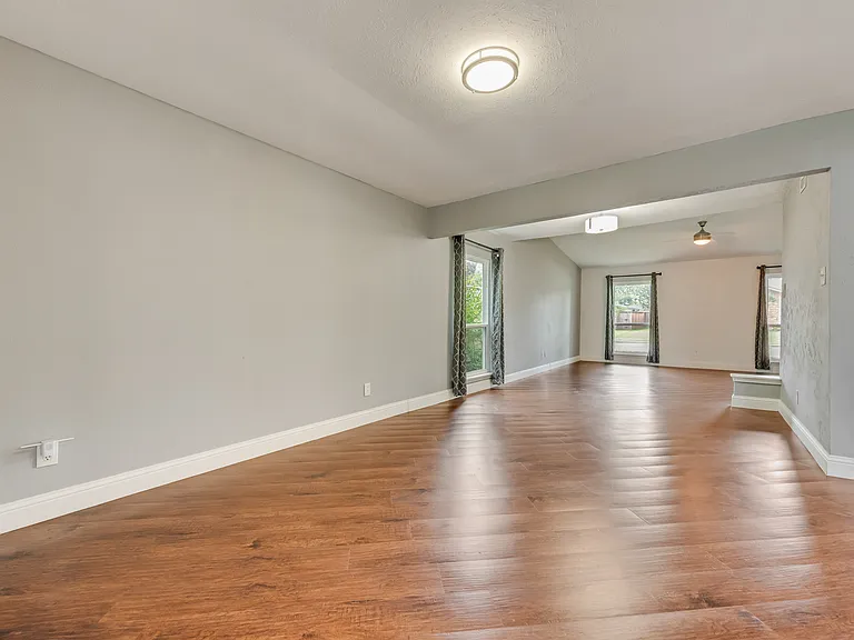 4924 Wagner Dr — Photo 9