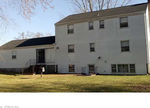 2nd image of 15 Holland Ln