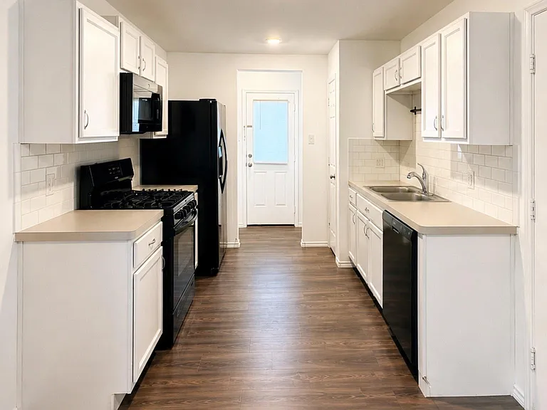 8734 Baywood Ct — Photo 4