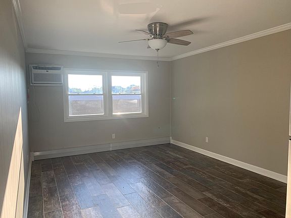 4th image of 564 Estate Ln #22-4