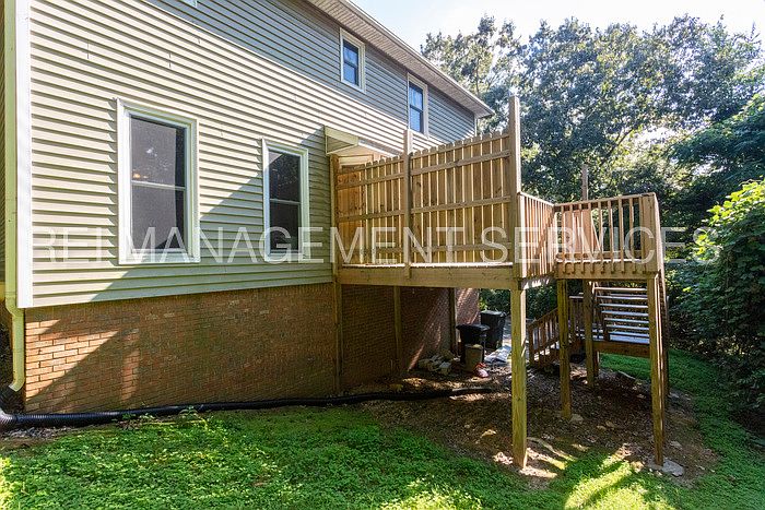 2nd image of 1406 Belmont Ln