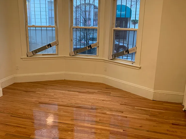 32 Edgerly Rd E — Photo 3
