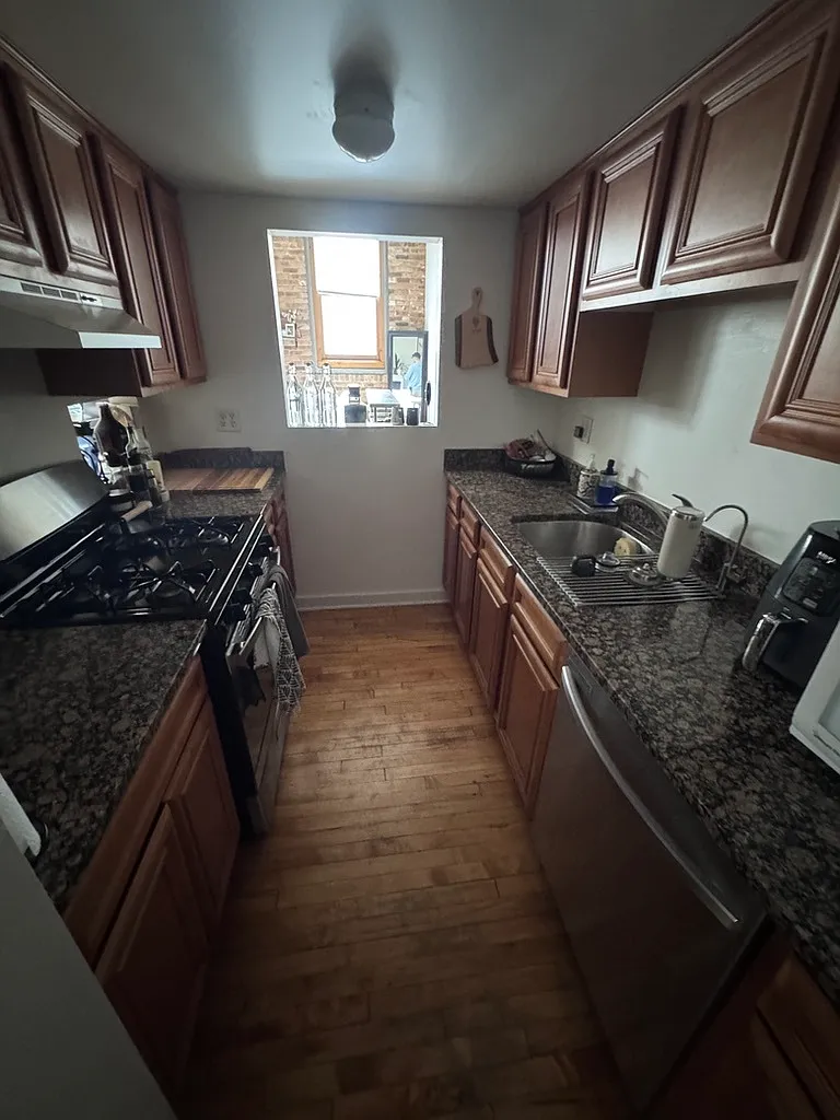 2 bed, 1500 sqft, $3,300 — Photo 3