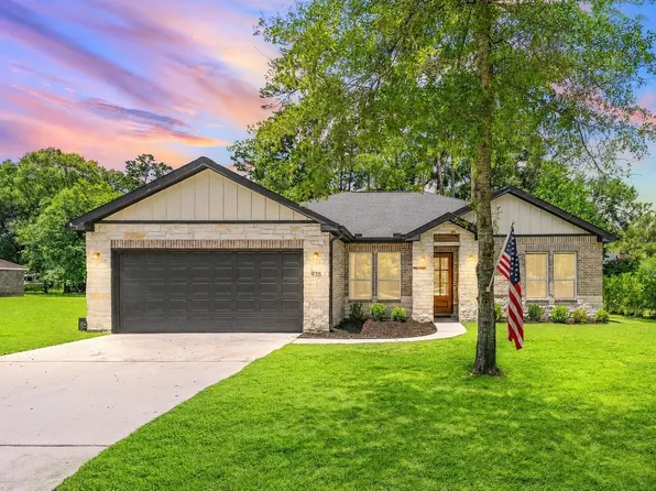 935 Four Fountains St, New Caney, TX 77357
