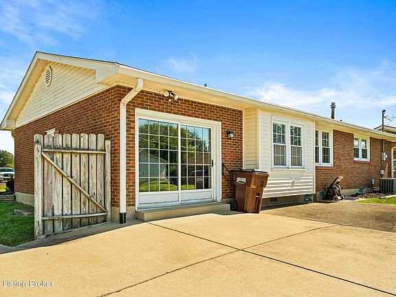 5th image of 61 Ivy Ln