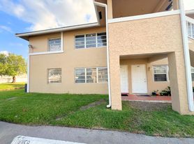 843 Twin Lakes Dr, Coral Springs, FL