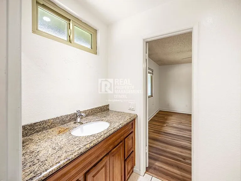 7970 Cambridge Ave — Photo 34