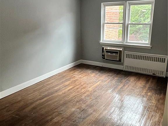 3rd image of 2080 E 55th St