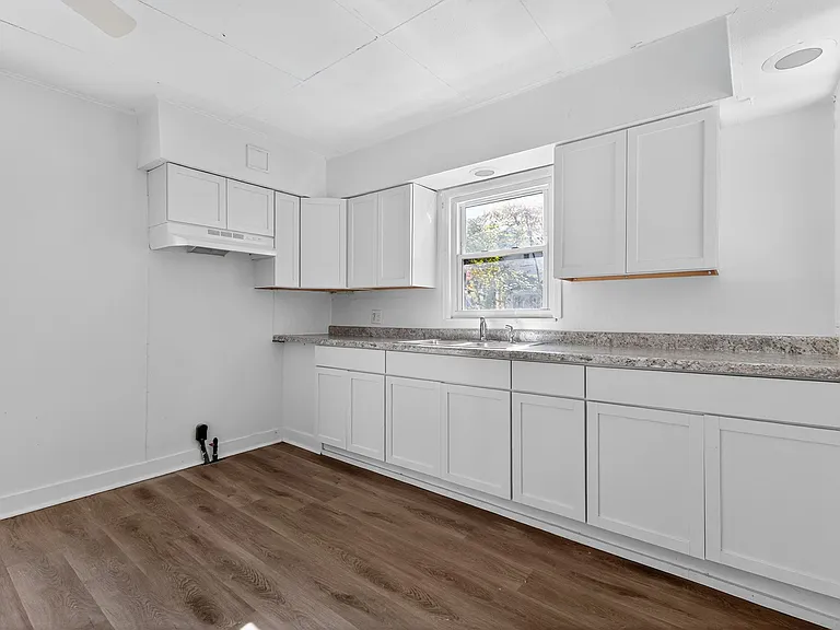 281 Parker Ave — Photo 3