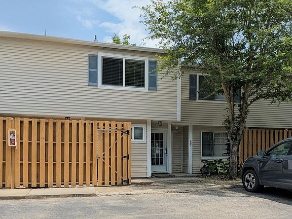 3rd image of 220 Elizabeth St APT F3